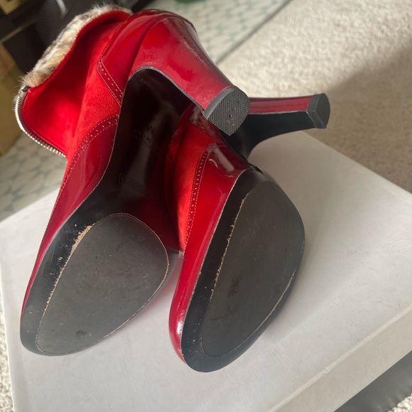 Marc Jacobs suede red boots with faux fur inside. - Picture 3 of 5